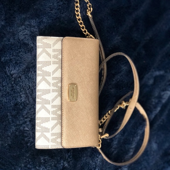 Michael Kors Cross Body purse - Picture 1 of 5